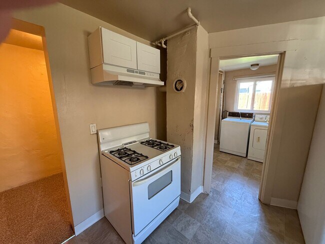 Building Photo - 1497