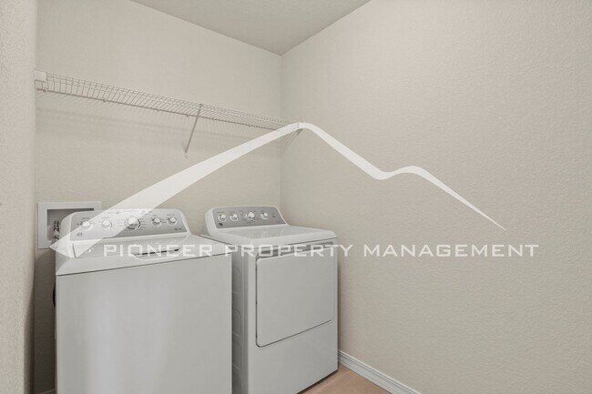 Building Photo - Modern 3-Bed + Office. Multi-Level Townhou...