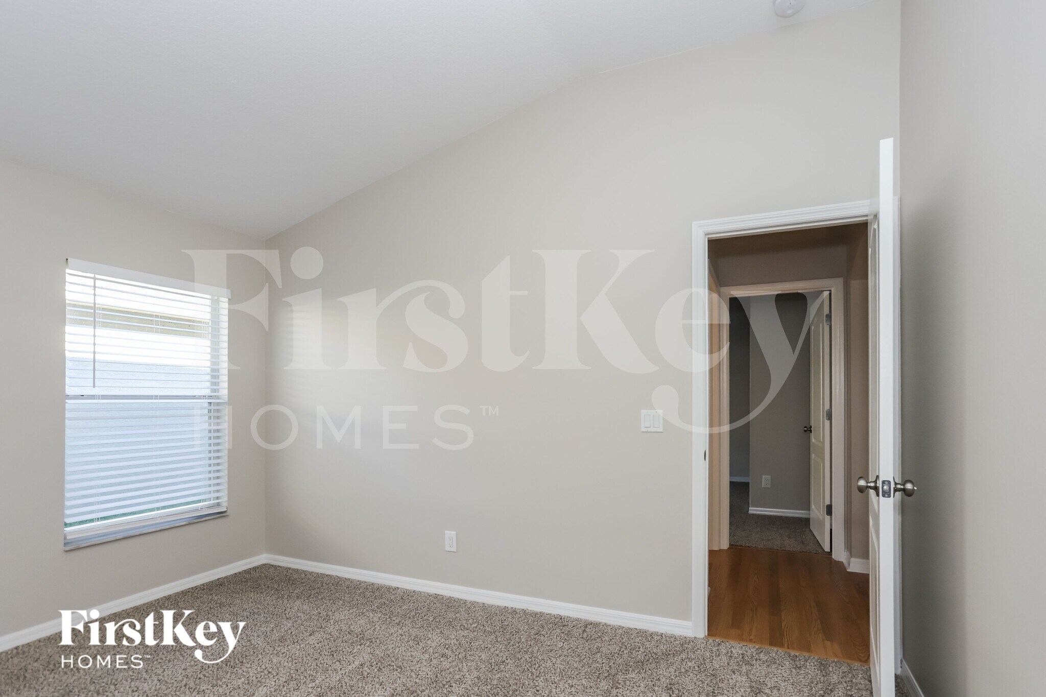 Building Photo - 9836 Laurel Ledge Dr