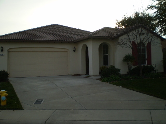 Building Photo - Beautifully Maintained and Upgraded Parkwa...