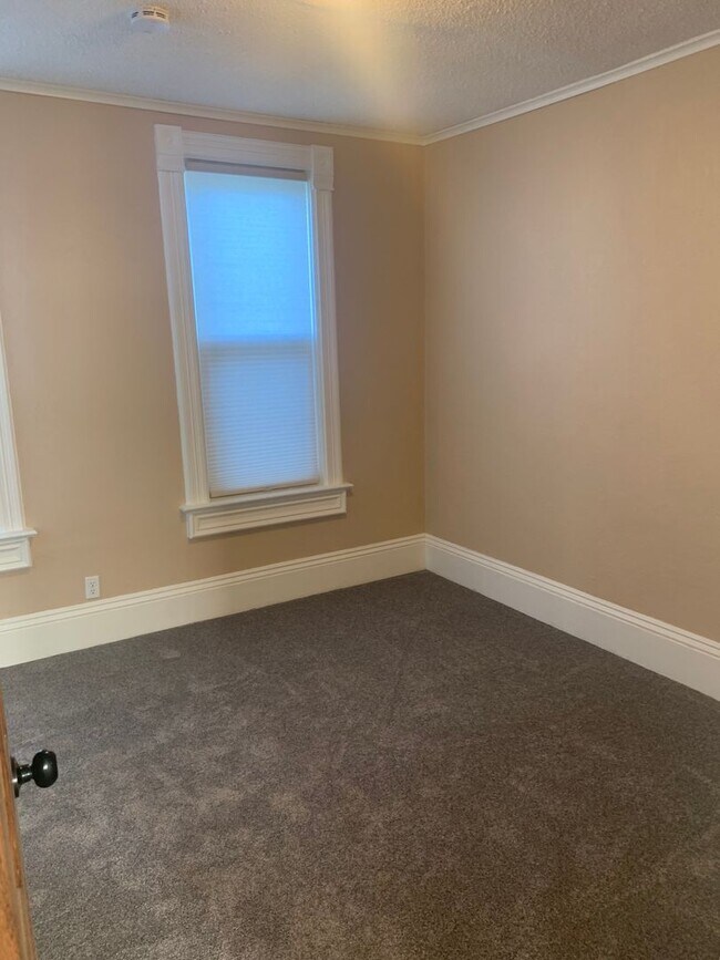 Building Photo - 704 Otter Ave