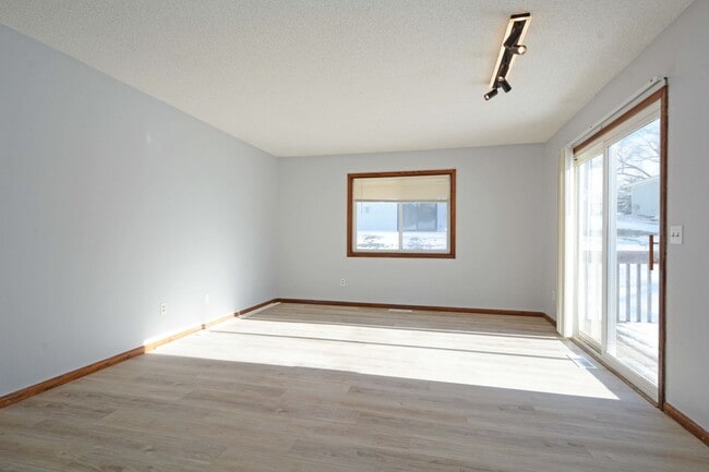 Building Photo - 7305-7315 Bagpipe Blvd