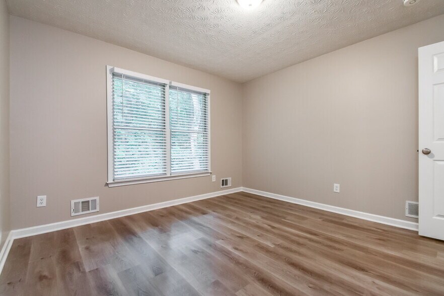 Building Photo - 120 Brookhaven Ln