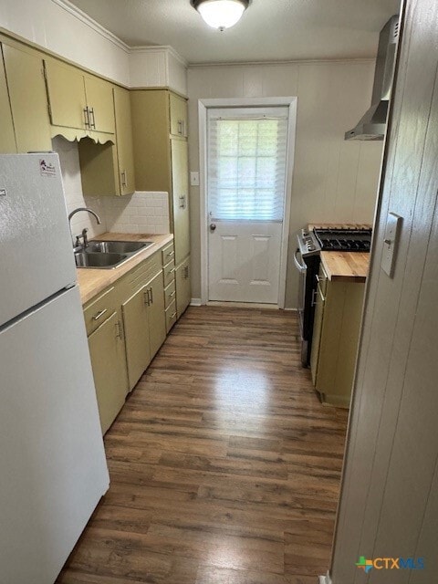 Building Photo - 428 Aguila St