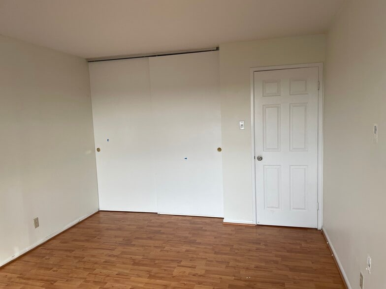 Second Bedroom - 203 Yoakum Pky