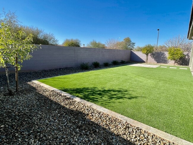 Building Photo - Gorgeous 3 Bed/2.5 Bath + Den Home In Chandler! Gated Community & Upgrades Throughout Home!