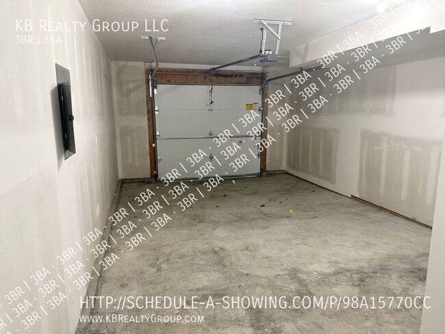 Building Photo - Brand New 3 Bed Duplex in Downtown Blue Sp...