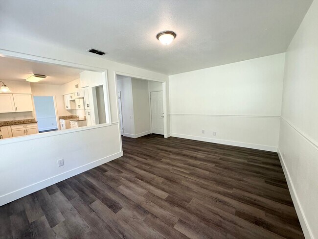 Building Photo - Beautifully Updated 4-Bedroom Home with Po...