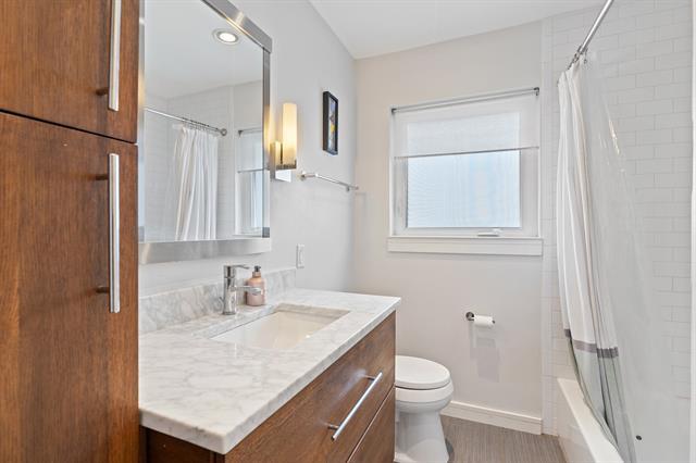 Building Photo - 7418 Fenton Dr