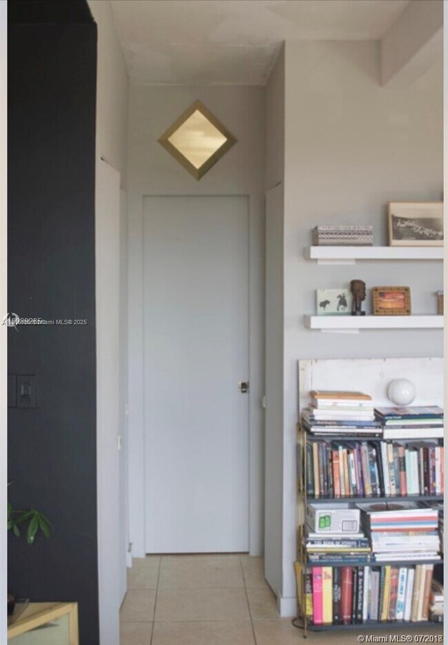 Building Photo - 8950 NE 8th Ave