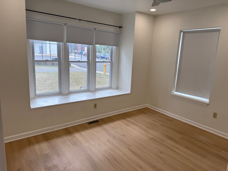 Building Photo - 121 Linwood Ave