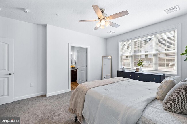 Building Photo - 3002 Rowen Ct