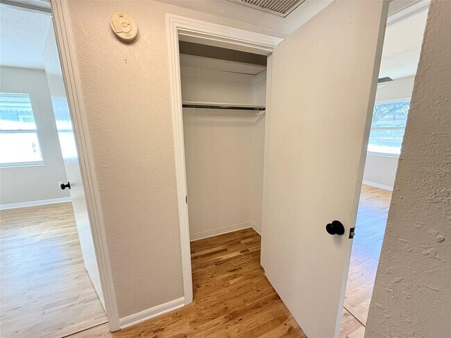 Building Photo - 105 N Aurora Ave