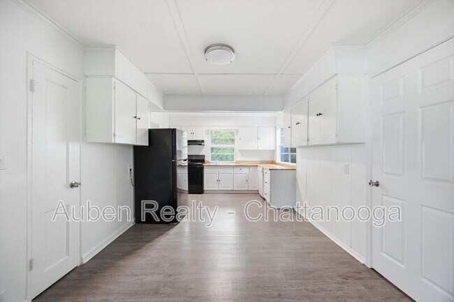 Building Photo - 3826 Kingwood Cir