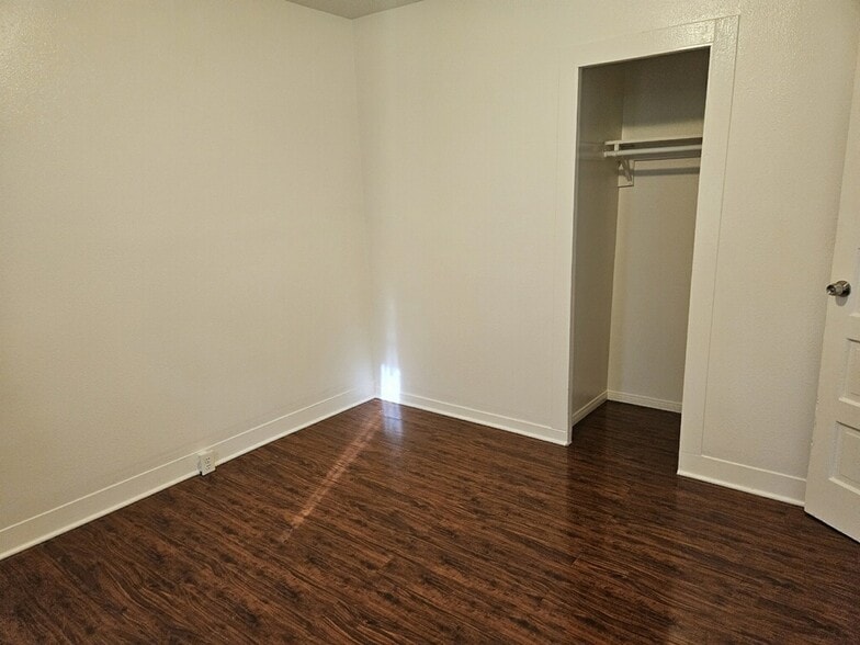 Building Photo - 1347 Pleasant Ave