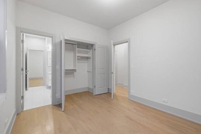 Building Photo - 4226 S Ellis Ave