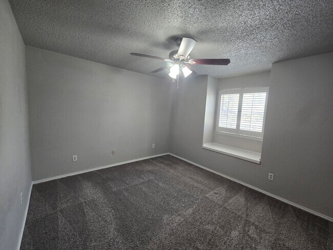 Building Photo - Awesome 2-Story 2/2/2 Townhouse in Southwe...