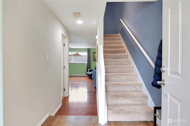 Building Photo - Beautiful 3-Condo in Lakewood – Apply Today!