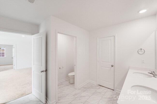 Building Photo - 3255 Winesap Dr