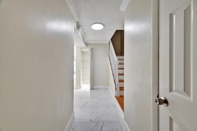 Building Photo - 3336 Quail Close