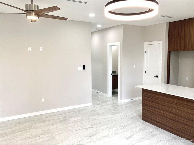 Building Photo - 40 Corales St