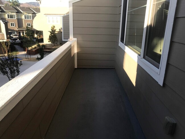 Building Photo - Cute Town-home in Truckee River Town-homes Subdivision