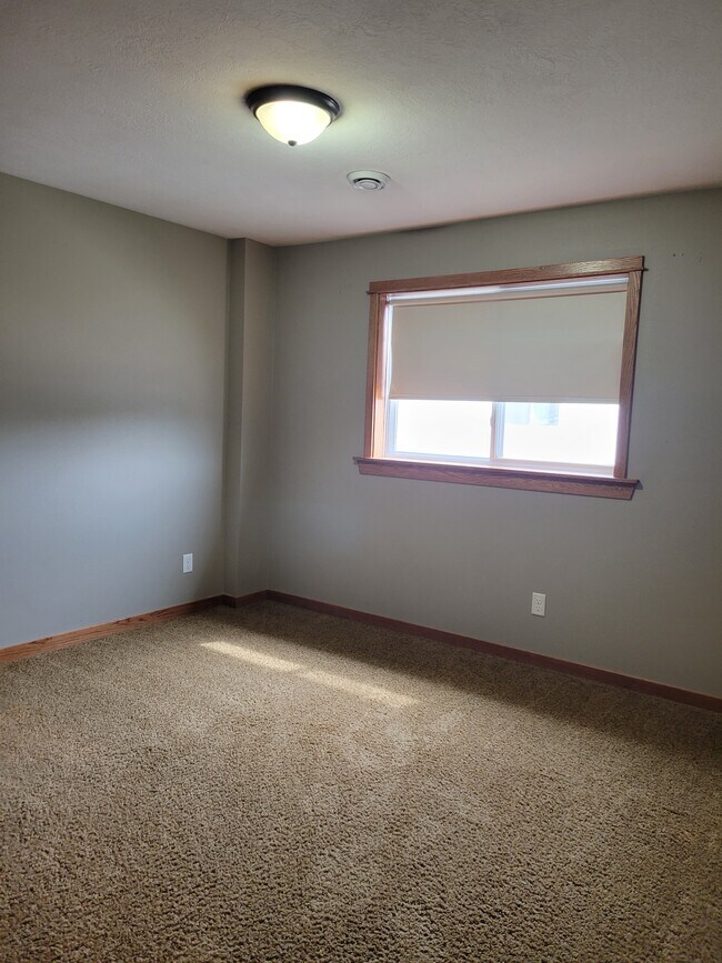 Building Photo - 720 Brooklawn Dr