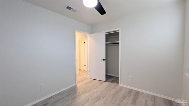 Building Photo - 9644 Hollowbrook Dr