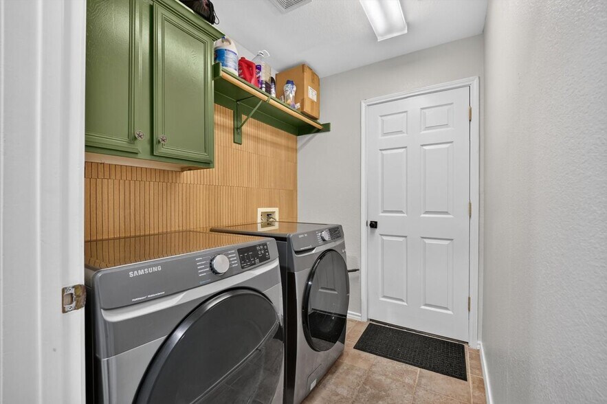 Building Photo - 9906 Ashmont Dr