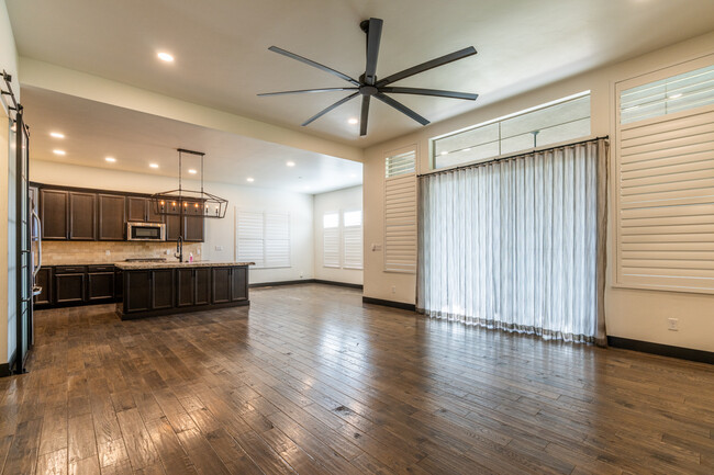 Building Photo - 2094 Two Wood Dr