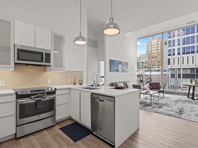 Short-Term Rental Guest Suite - Call to Check Availability - Sky On Main