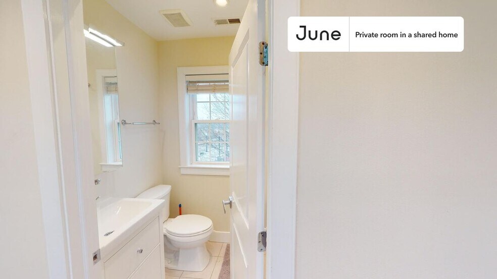 Building Photo - Room in Shared 3 bed/3 bath home in Capitol Hill