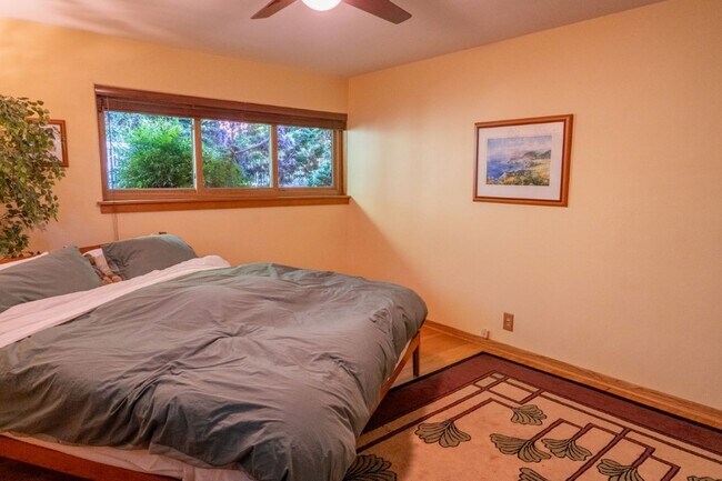 Building Photo - 3bd/1.5ba Burien House