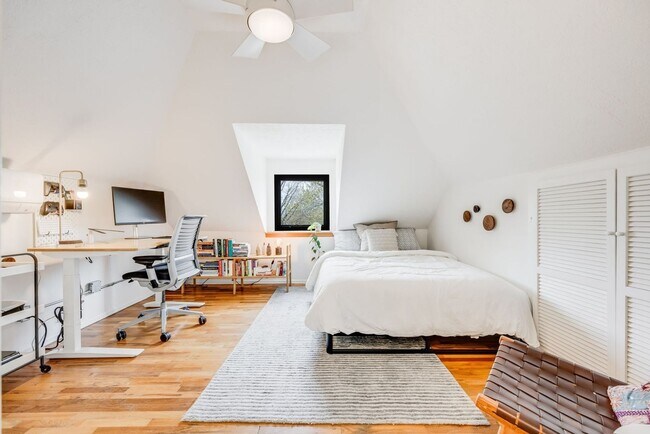 Building Photo - Charming 2BR House in Denver