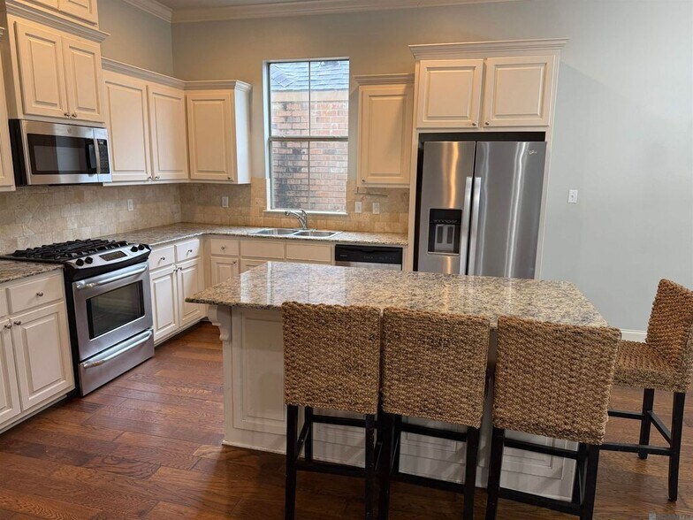 Building Photo - 8017 Seville Ct