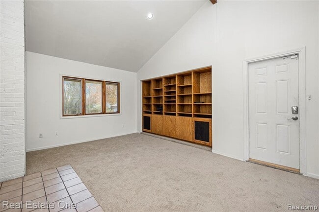 Building Photo - 2360 Pine View Dr