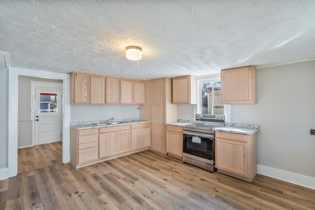 Building Photo - 319 Montague St