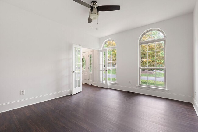 Building Photo - Stylishly Updated 4BR Home in Convenient Bear Location