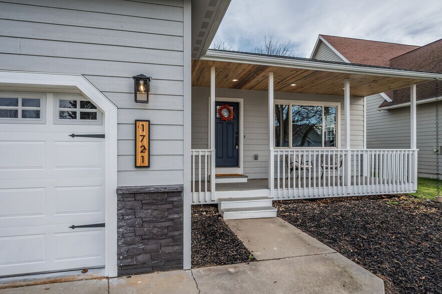 Building Photo - 1721 Northshore Dr