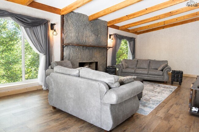 Building Photo - 4 Rockcliff Cir