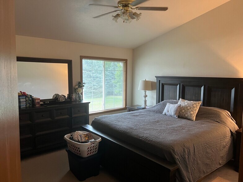 Building Photo - 1511 Redstone Trl