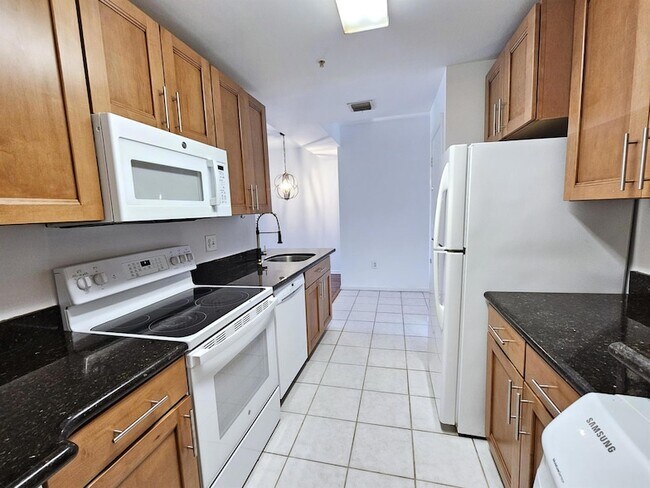 Building Photo - 2020 Greenview Shores Blvd