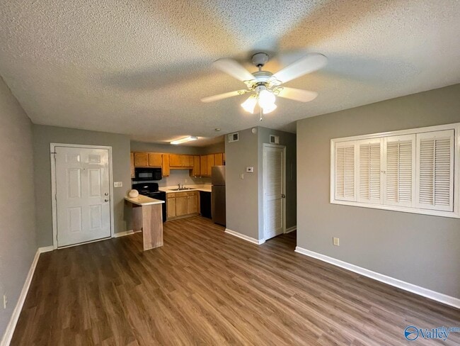 Building Photo - 6634 Willow Pointe Dr NW