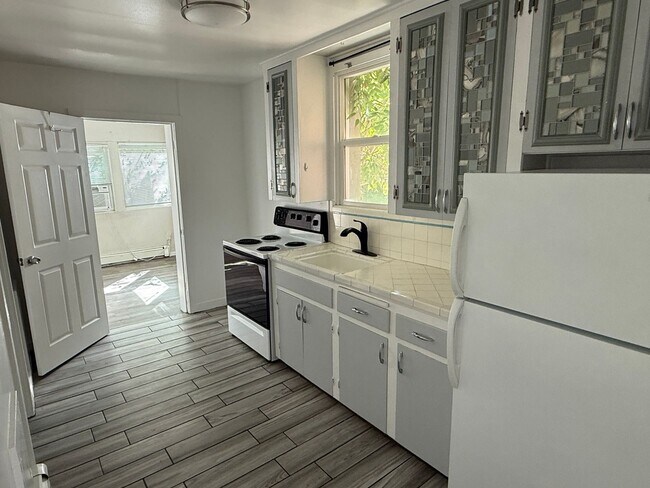Building Photo - Beautiful one bedroom in the heart of the ...