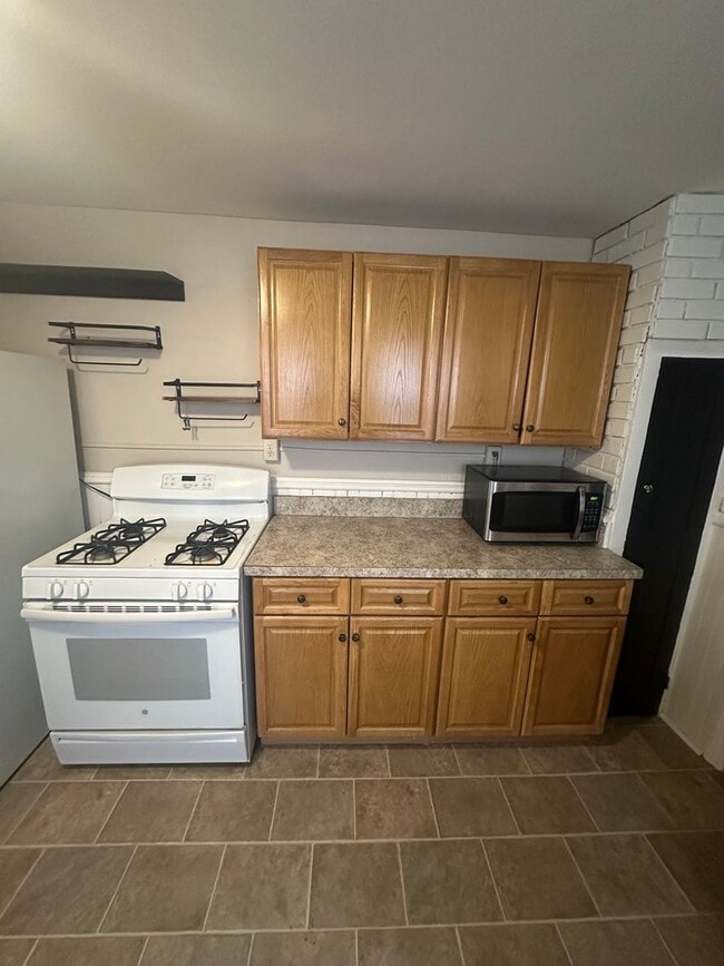 Building Photo - 451 Cherry St