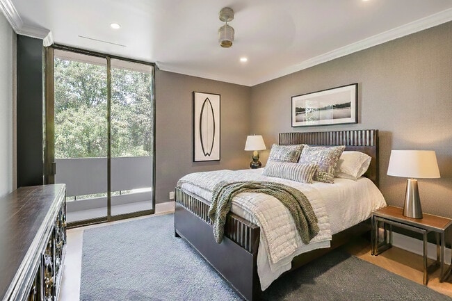 Building Photo - 2575 Peachtree Rd NE