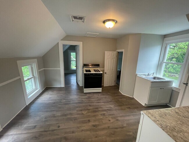 Building Photo - 2096 W 93