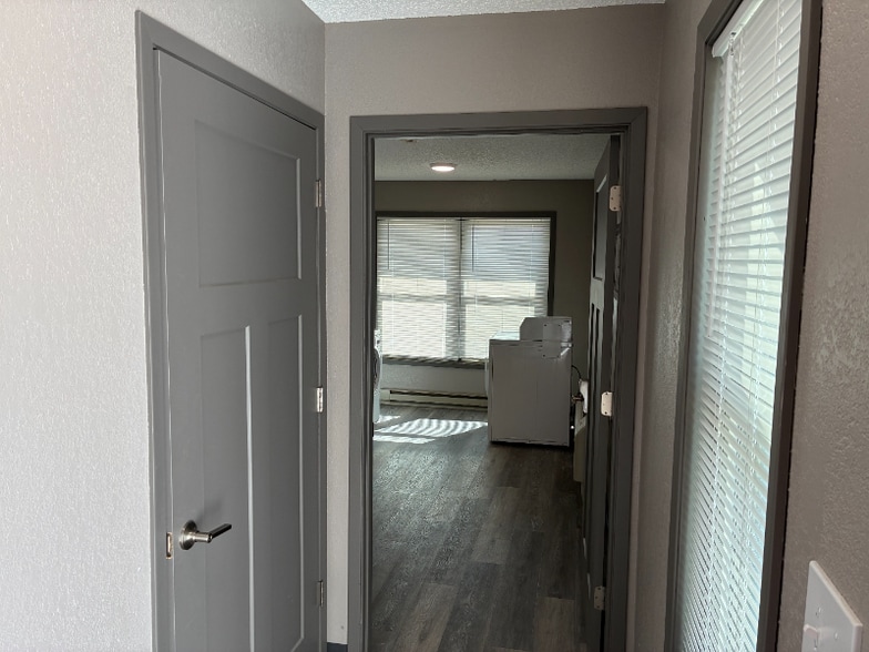 Building Photo - 501 S Cedar St