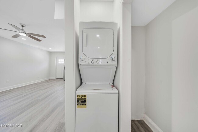 Building Photo - 3904 Ocean View Dr