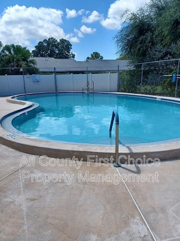 Building Photo - 7315 Parkside Villas Dr